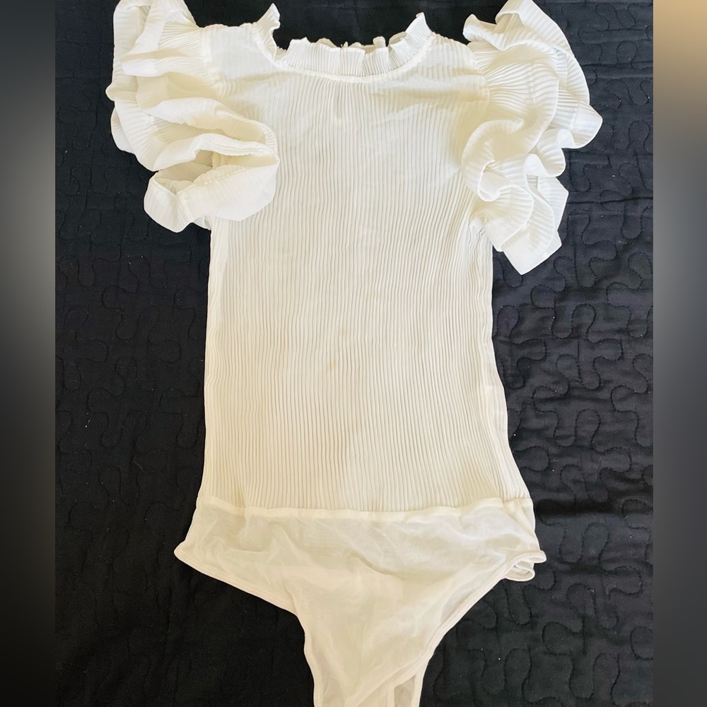 Beautiful detailed bodysuit in white small size